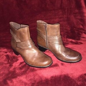 Clarks bendables 9 1/2M brown boot